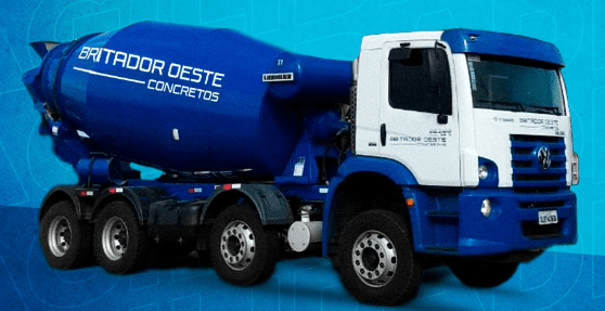 Caminhão Betoneira azul e branco do Britador Oeste